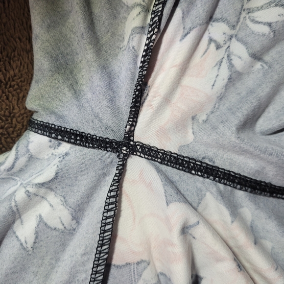 Lidy super soft floral capris size  SZ-L/XXL black multi-flowered legging - Picture 8 of 8